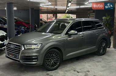 Внедорожник / Кроссовер Audi Q7 2015 в 