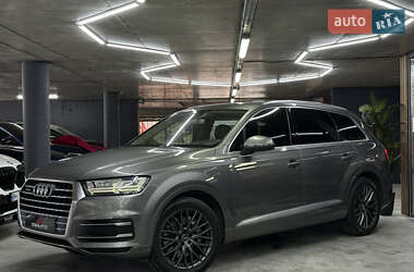 Внедорожник / Кроссовер Audi Q7 2015 в 