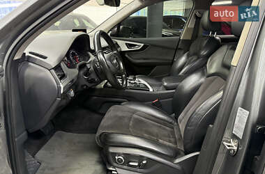 Внедорожник / Кроссовер Audi Q7 2015 в 