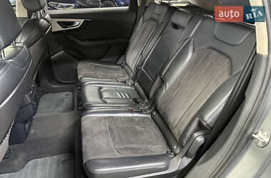 Внедорожник / Кроссовер Audi Q7 2015 в 