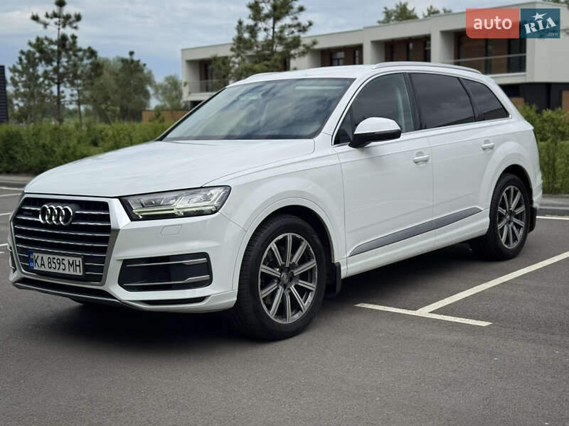 Позашляховик / Кросовер Audi Q7 2017 в 
