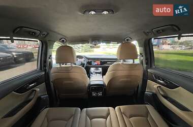 Позашляховик / Кросовер Audi Q7 2020 в 