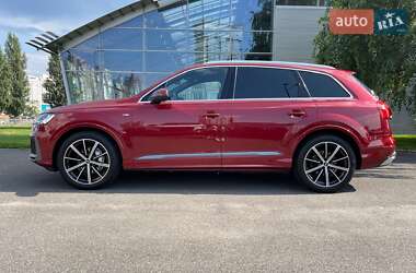 Позашляховик / Кросовер Audi Q7 2020 в 