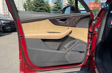Позашляховик / Кросовер Audi Q7 2020 в 