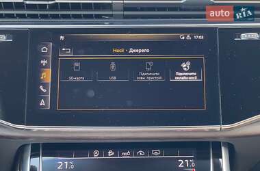 Позашляховик / Кросовер Audi Q7 2020 в 