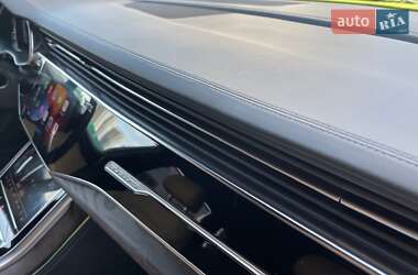 Позашляховик / Кросовер Audi Q7 2020 в 