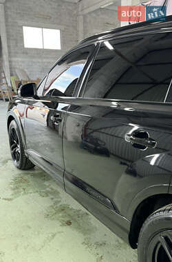 Позашляховик / Кросовер Audi Q7 2016 в 