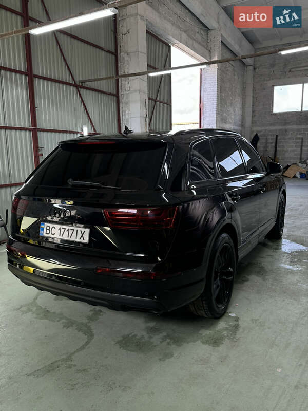 Позашляховик / Кросовер Audi Q7 2016 в Новояворівську