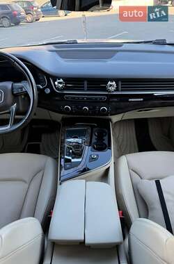 Внедорожник / Кроссовер Audi Q7 2017 в 