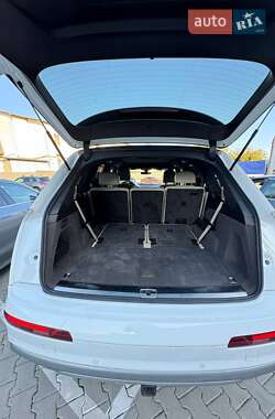Внедорожник / Кроссовер Audi Q7 2017 в 
