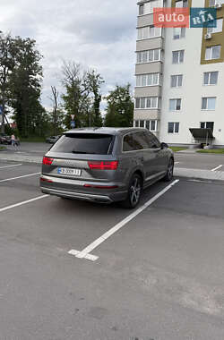 Позашляховик / Кросовер Audi Q7 2016 в 