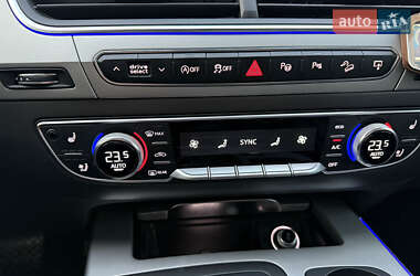 Позашляховик / Кросовер Audi Q7 2016 в 