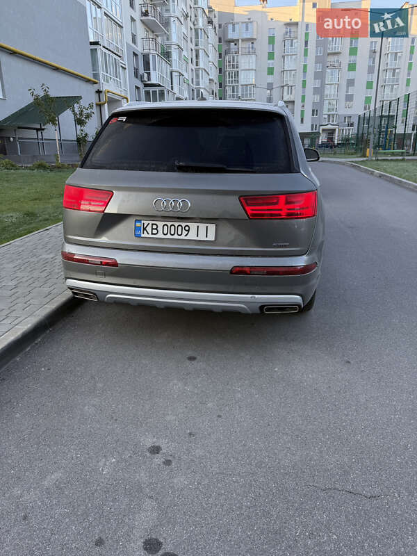 Позашляховик / Кросовер Audi Q7 2016 в Вінниці