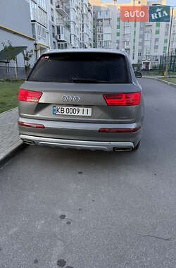 Позашляховик / Кросовер Audi Q7 2016 в 