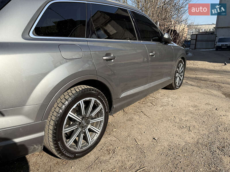 Позашляховик / Кросовер Audi Q7 2016 в Вінниці