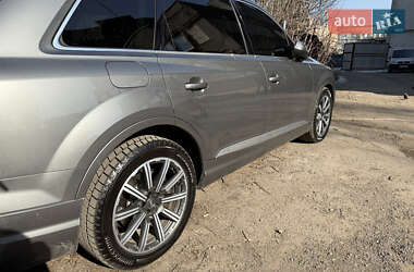 Позашляховик / Кросовер Audi Q7 2016 в 