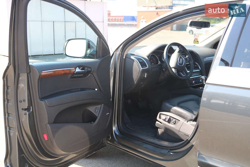 Внедорожник / Кроссовер Audi Q7 2014 в Киеве