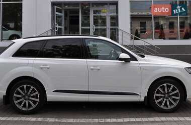 Внедорожник / Кроссовер Audi Q7 2016 в 