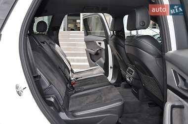 Внедорожник / Кроссовер Audi Q7 2016 в 