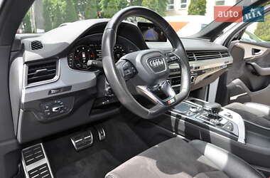 Внедорожник / Кроссовер Audi Q7 2016 в 
