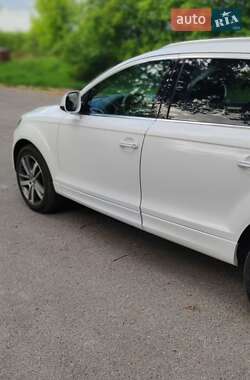 Позашляховик / Кросовер Audi Q7 2011 в 