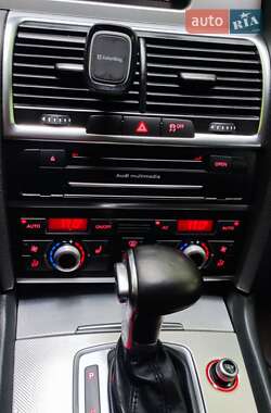 Позашляховик / Кросовер Audi Q7 2011 в 