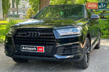 Позашляховик / Кросовер Audi Q7 2017 в 