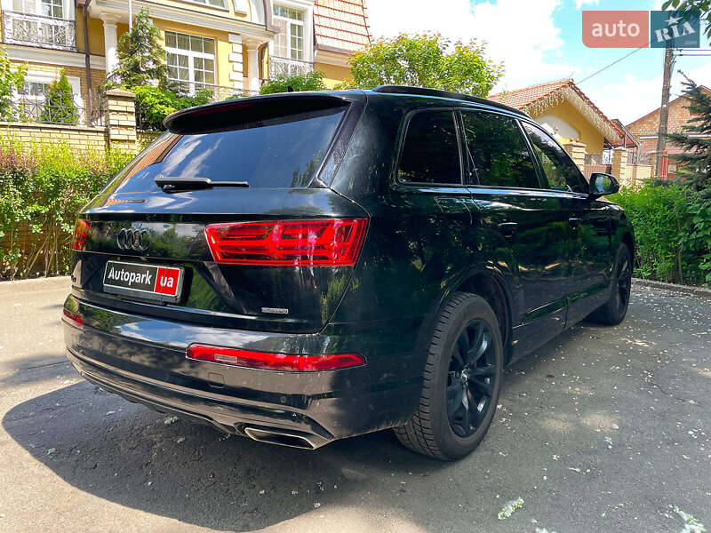 Позашляховик / Кросовер Audi Q7 2017 в Києві