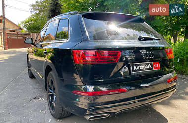 Позашляховик / Кросовер Audi Q7 2017 в 