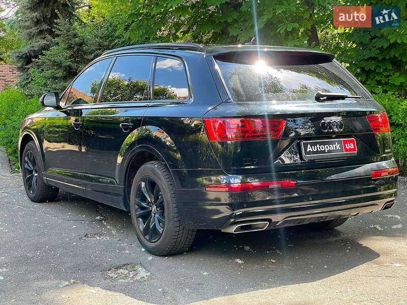 Позашляховик / Кросовер Audi Q7 2017 в Києві