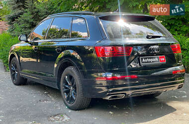 Позашляховик / Кросовер Audi Q7 2017 в 