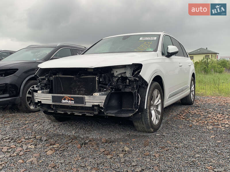 Внедорожник / Кроссовер Audi Q7 2018 в 