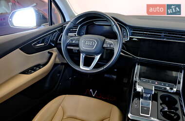 Внедорожник / Кроссовер Audi Q7 2020 в 