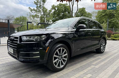 Позашляховик / Кросовер Audi Q7 2018 в 