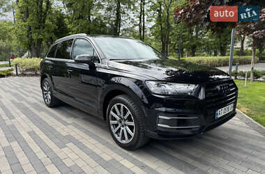 Позашляховик / Кросовер Audi Q7 2018 в 