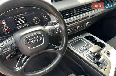 Внедорожник / Кроссовер Audi Q7 2016 в 
