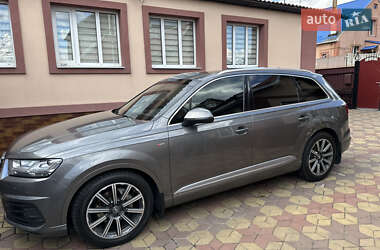 Внедорожник / Кроссовер Audi Q7 2016 в 