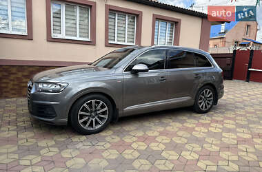 Внедорожник / Кроссовер Audi Q7 2016 в 