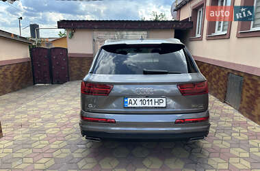Внедорожник / Кроссовер Audi Q7 2016 в 