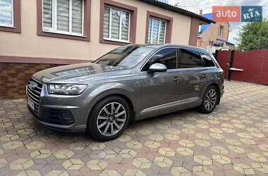 Внедорожник / Кроссовер Audi Q7 2016 в 