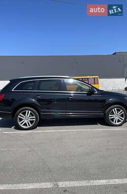 Внедорожник / Кроссовер Audi Q7 2010 в 
