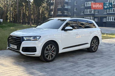 Внедорожник / Кроссовер Audi Q7 2017 в 