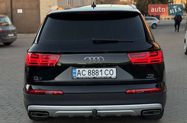 Внедорожник / Кроссовер Audi Q7 2015 в 