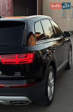 Внедорожник / Кроссовер Audi Q7 2015 в 