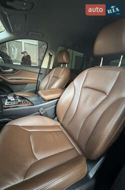 Внедорожник / Кроссовер Audi Q7 2015 в 