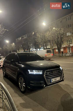 Внедорожник / Кроссовер Audi Q7 2015 в 