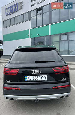 Внедорожник / Кроссовер Audi Q7 2015 в 