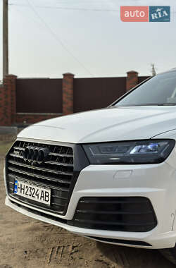 Внедорожник / Кроссовер Audi Q7 2016 в 