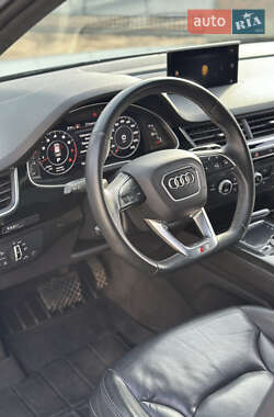 Внедорожник / Кроссовер Audi Q7 2016 в 