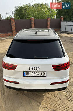 Внедорожник / Кроссовер Audi Q7 2016 в 